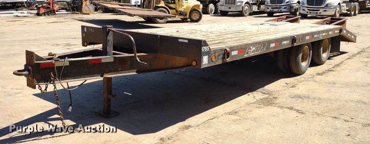 2000 Towmaster C-20  equipment trailer - LL9042