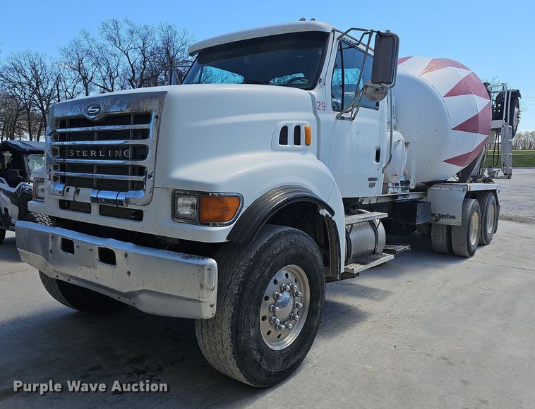 2004 Sterling L9500  ready mix truck - MB9957