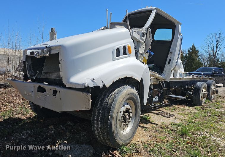 2007 Sterling L9500  truck cab and chassis - MB9958