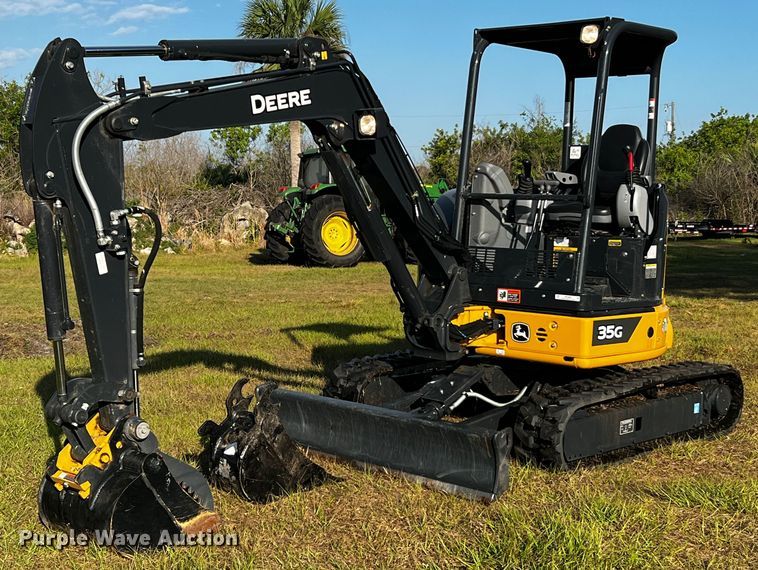 2022 John Deere 35G  mini excavator - MF9894