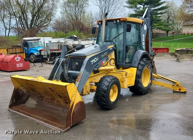 2010 John Deere 710J  backhoe - MX9619