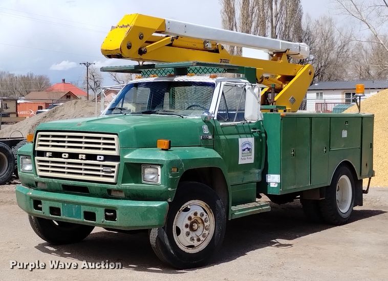 1981 Ford F700  bucket truck - DN6410