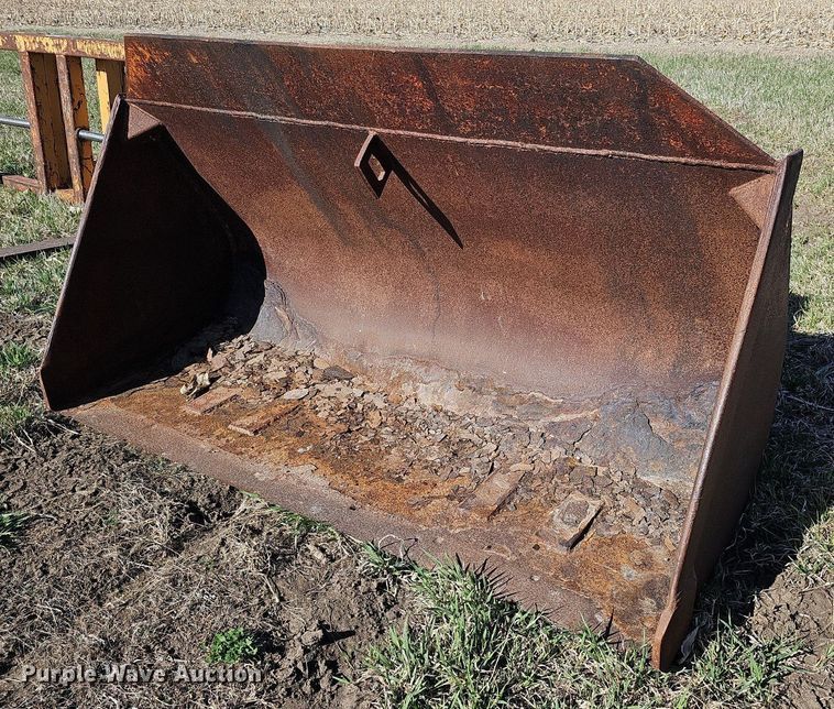 80.5&quot; W wheel loader bucket - DO4294