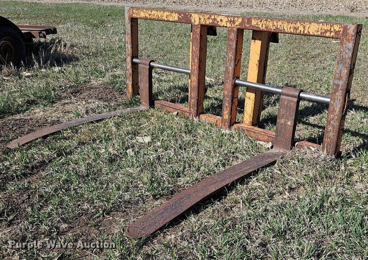 59.5&quot; L wheel loader forks - DO4295