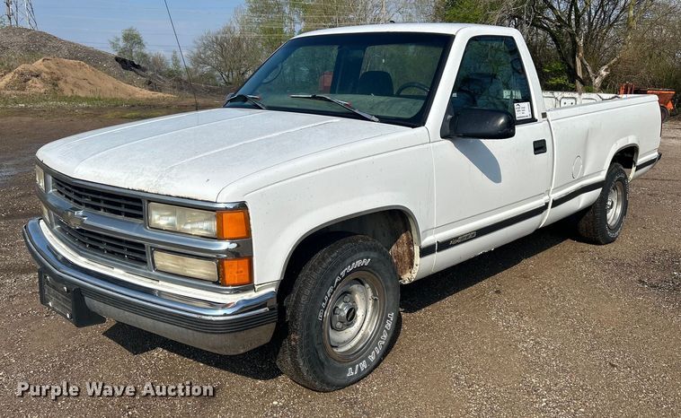 1997 Chevrolet C1500  pickup truck - DR4585