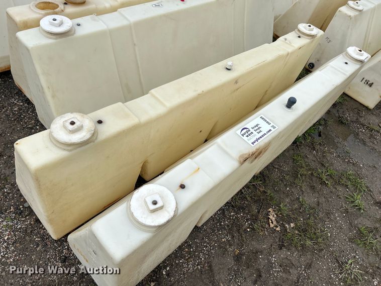 (2) barricades - DR4589