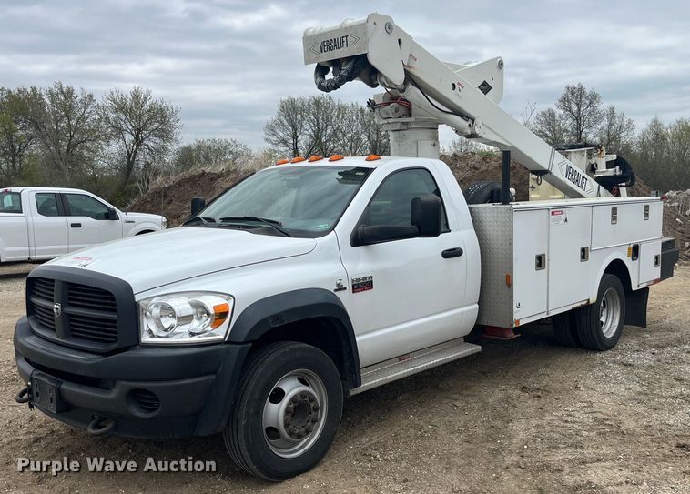 2009 Dodge Ram 5500HD  bucket truck - LA9893