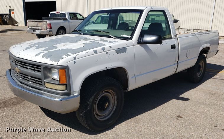 1995 Chevrolet C2500HD  pickup truck - LT9710