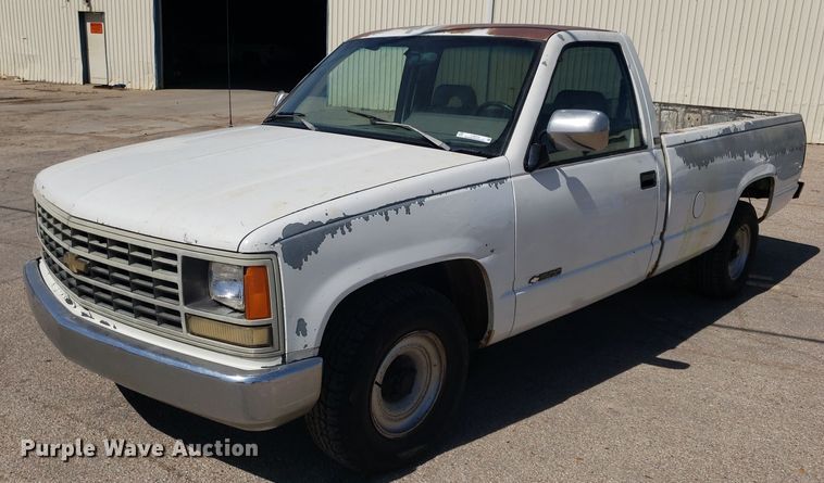 1992 Chevrolet C1500  pickup truck - LT9713