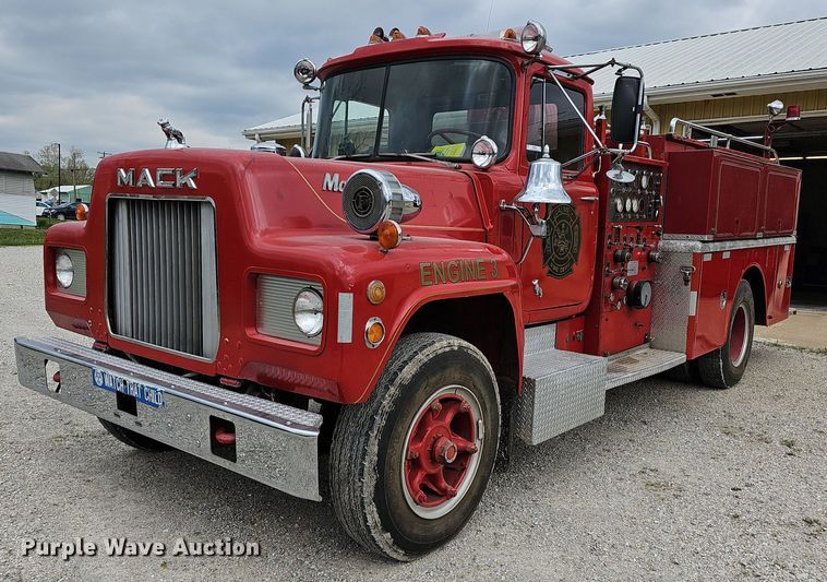 1973 Mack  pumper fire truck - MB9992