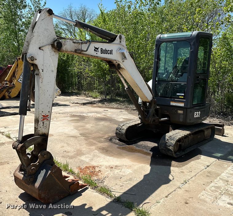 2011 Bobcat E32  mini excavator - MG9795