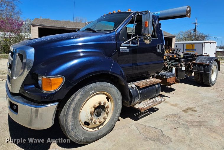 2010 Ford F650 Super Duty  hook lift truck - MI9466