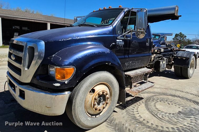 2007 Ford F650 Super Duty  hook lift truck - MI9467