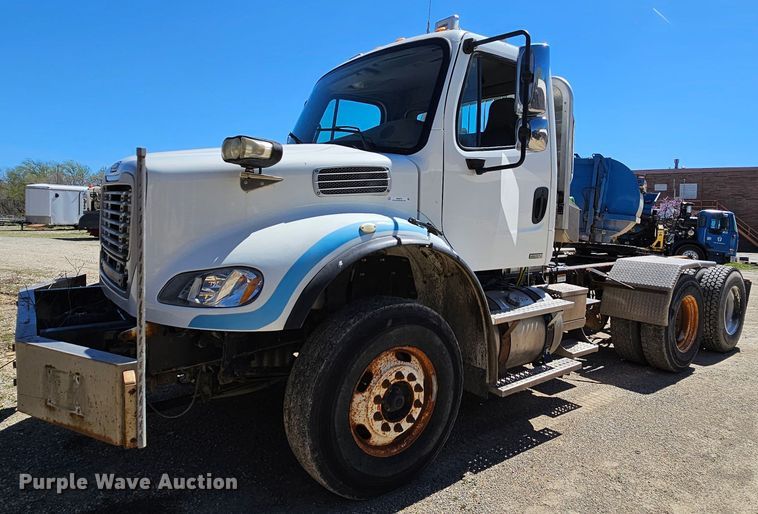 2010 Freightliner Business Class M2  semi truck - MI9475