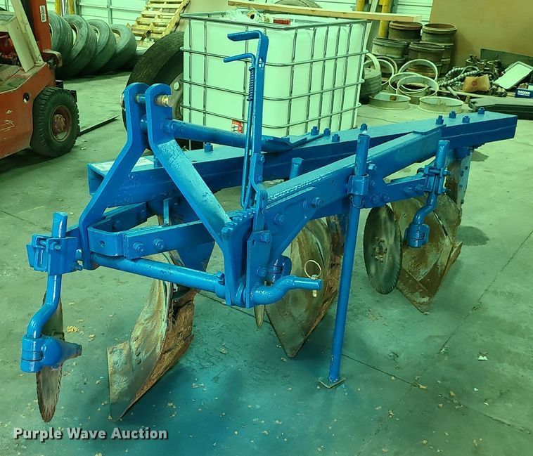 Three bottom plow - DC6143