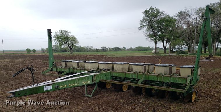 John Deere 7000  planter - DQ0361
