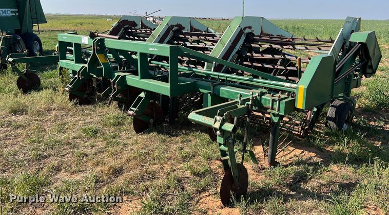 KMC 66796  peanut digger - DS2869