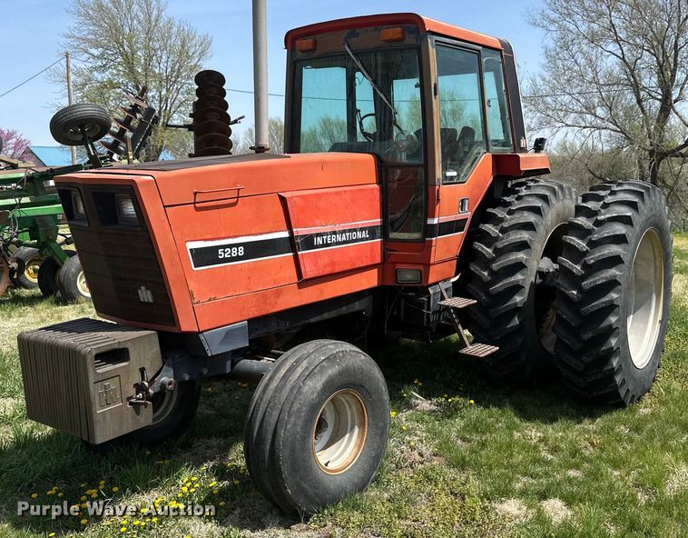 1982 International 5288  tractor - KL9255