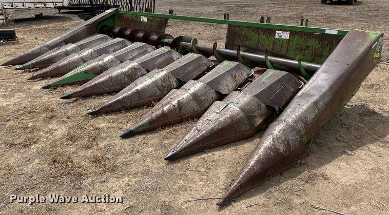 John Deere 843  corn head - KX9098