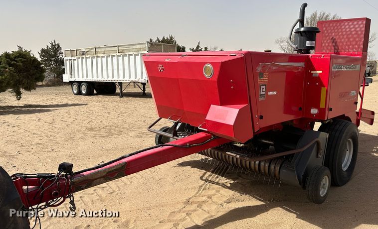2013 Massey Ferguson 1843S  self-contained small square baler - KX9196