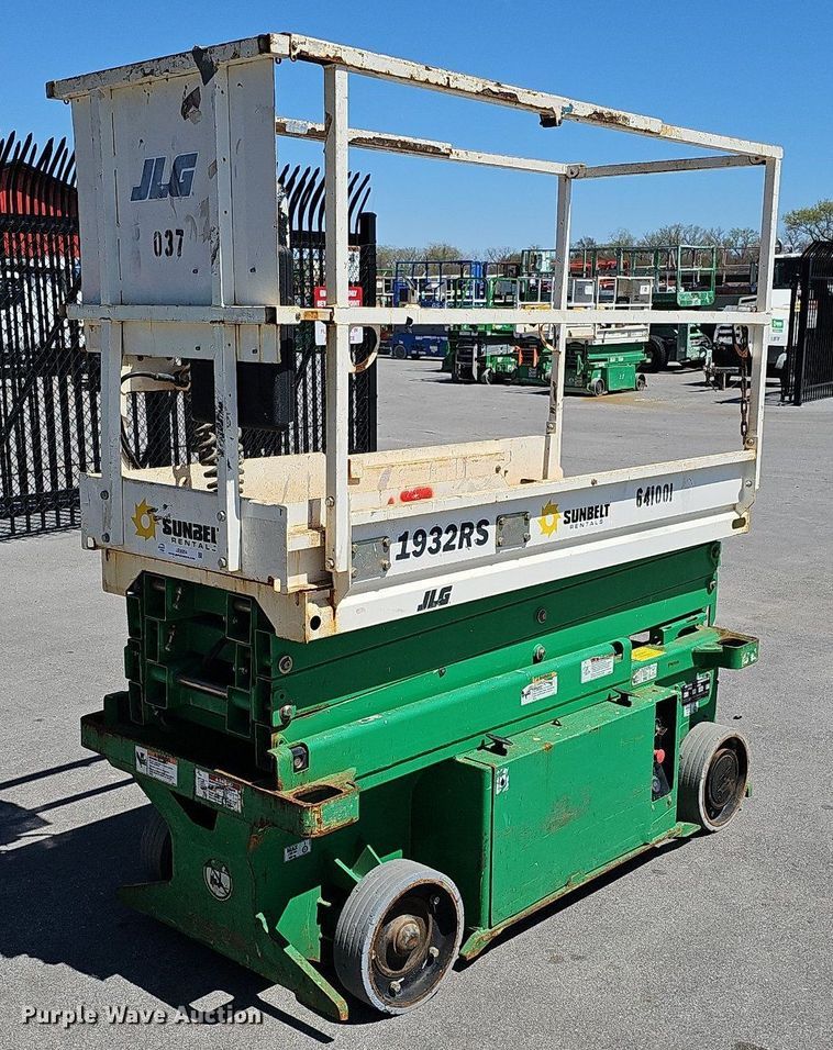 2014 JLG 1932RS  scissor lift - LE9354