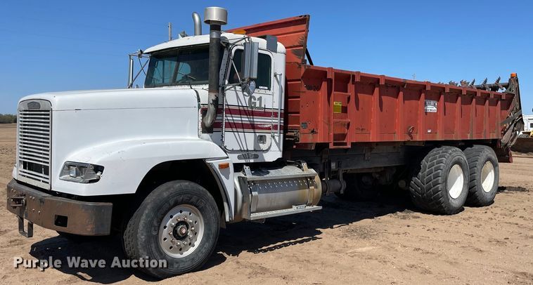 1995 Freightliner FLD120  manure spreader truck - MS9576