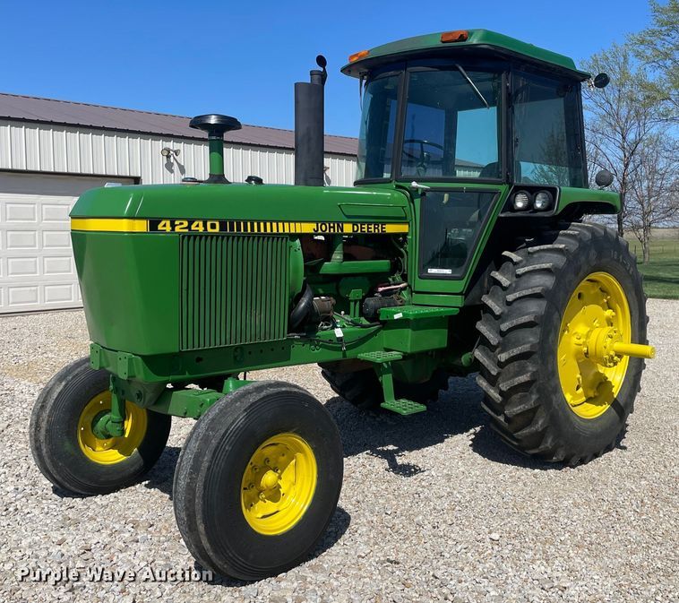 John Deere 4240  tractor - MS9578
