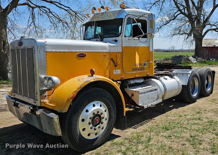 1983 Peterbilt 359  semi truck - DK1740