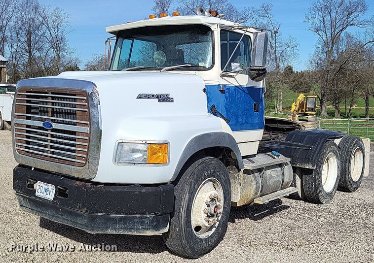 1993 Ford Aeromax L9000  semi truck - DO3644