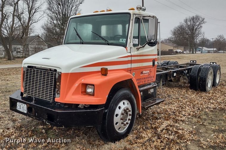 1997 Freightliner FL80  truck cab and chassis - DR8179