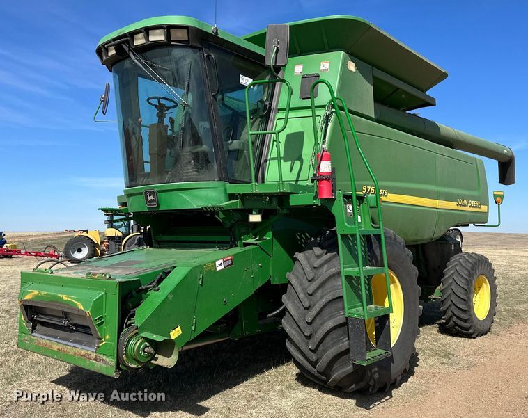 2001 John Deere 9750 STS  combine - DN6375