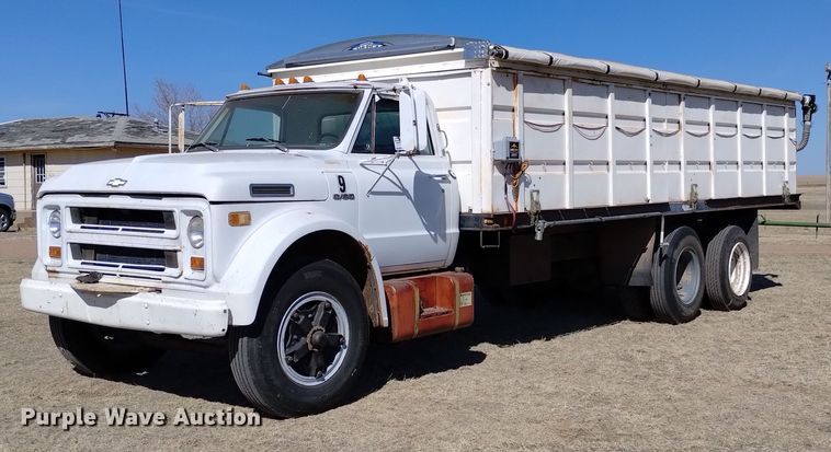 1972 Chevrolet C60  grain truck - DN6387