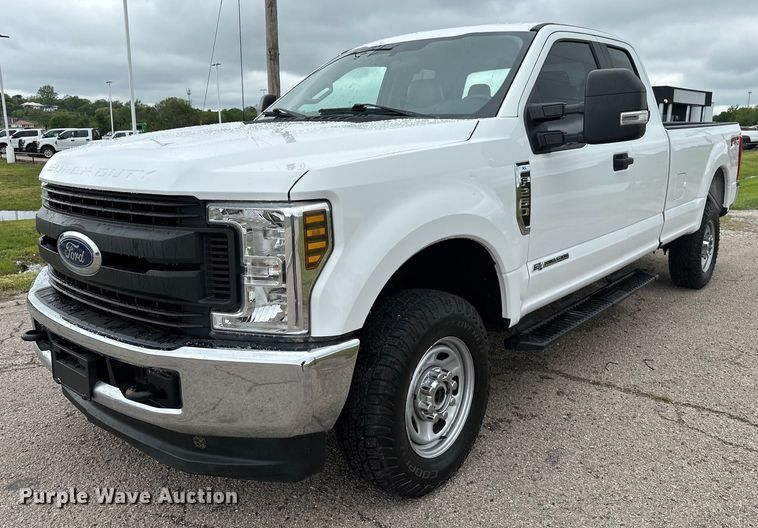 2019 Ford F250 Super Duty XL  SuperCab pickup truck - DL7177