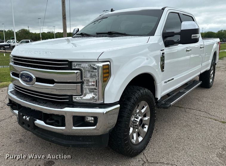 2019 Ford F250 Super Duty Lariat  Crew Cab pickup truck - DL7178