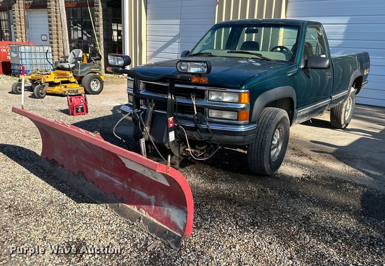 2000 Chevrolet K2500  pickup truck - DR5241