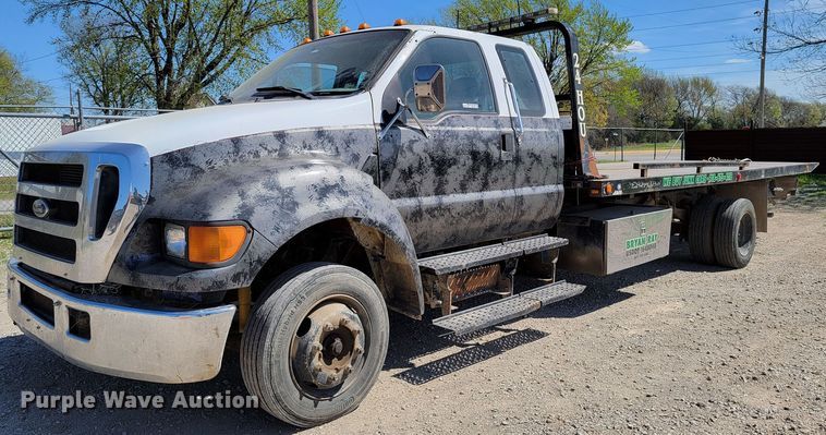 2005 Ford F650  SuperCab rollback truck - HP9735