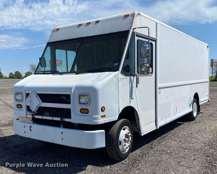 1999 Freightliner MT55  delivery truck - KB9478