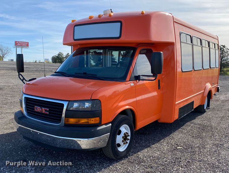 2014 GMC Savana  shuttle bus - KB9497
