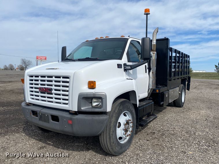 2003 GMC C7500  flatbed truck - KB9552