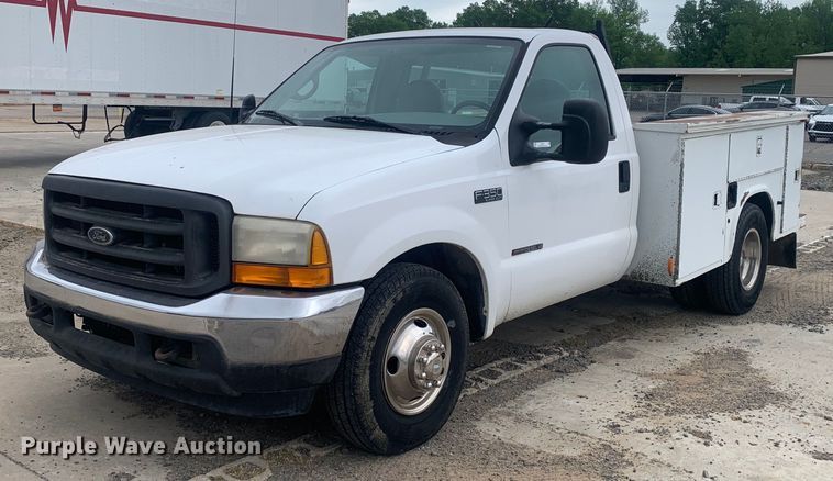 2000 Ford F350 Super Duty  utility bed pickup truck - LH9571