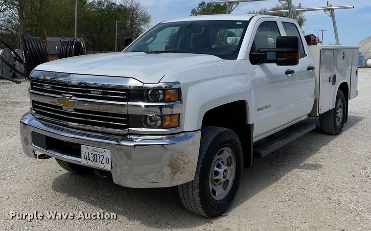 2018 Chevrolet Silverado 2500HD  Double Cab utility bed pickup truck - LJ9632