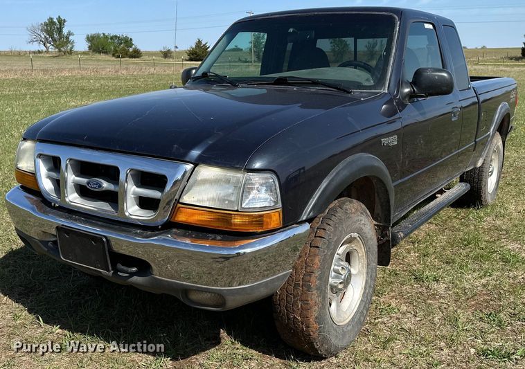 2000 Ford Ranger XLT  SuperCab pickup truck - LR9721