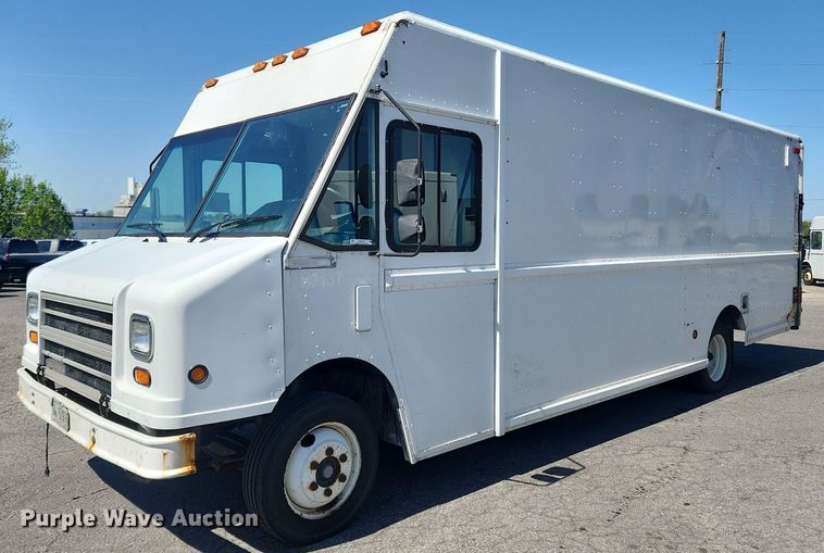 2003 Freightliner MT45  delivery van - MW9705