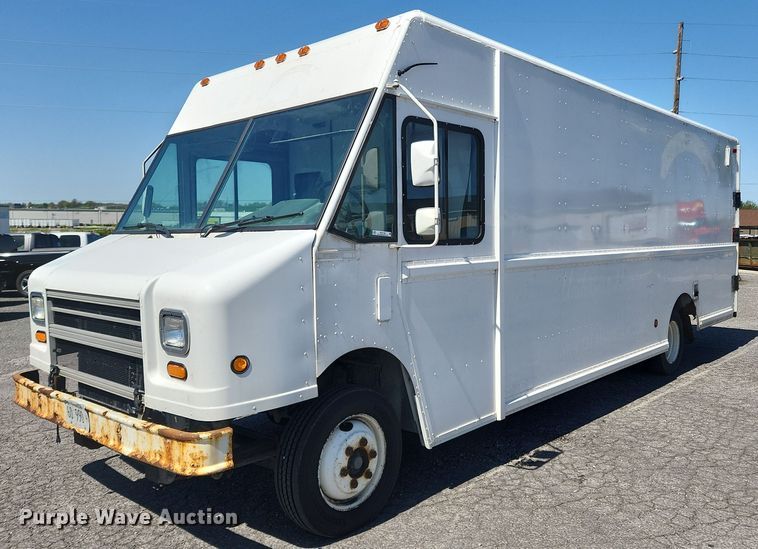 2003 Freightliner MT45  delivery van - MW9706