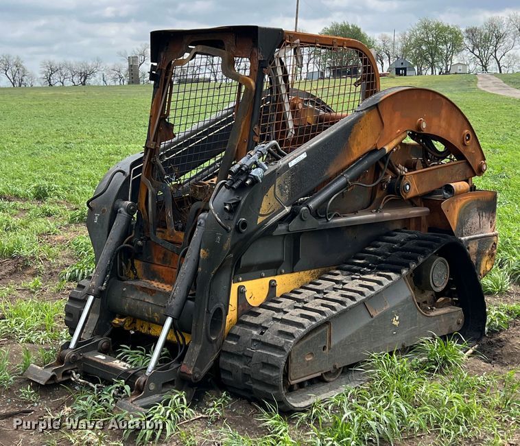 2012 New Holland C238  skid steer loader - MY9768
