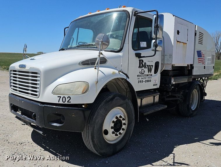 2006 Freightliner Business Class M2  street sweeper truck - DO4375