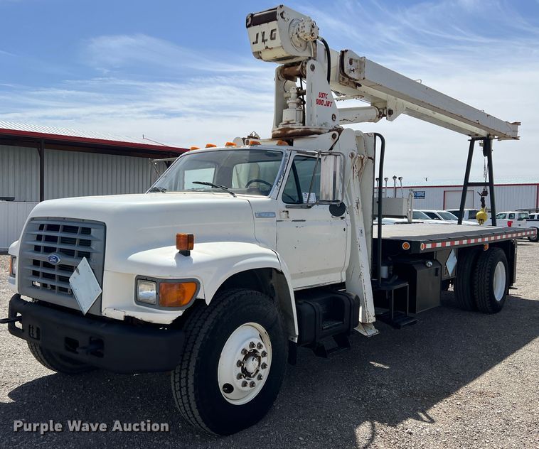 1995 Ford F800  crane truck - DR5567