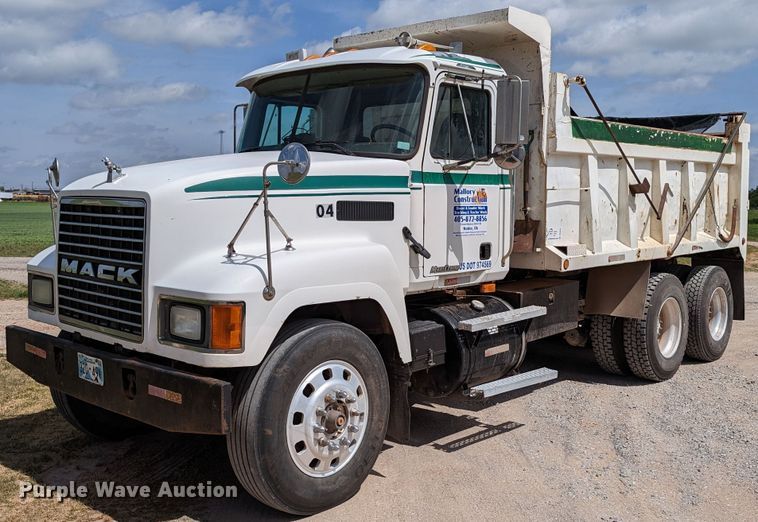 2002 Mack CH613  dump truck - DR6933