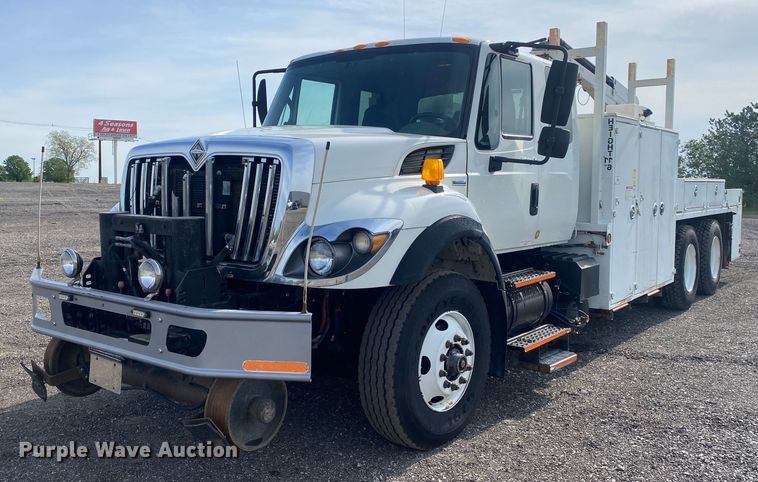 2009 International 7500  utility / service truck - KB9472