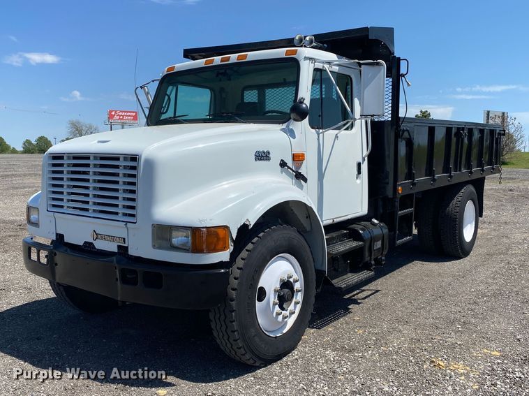 2001 International 4900  dump flatbed truck - KB9477
